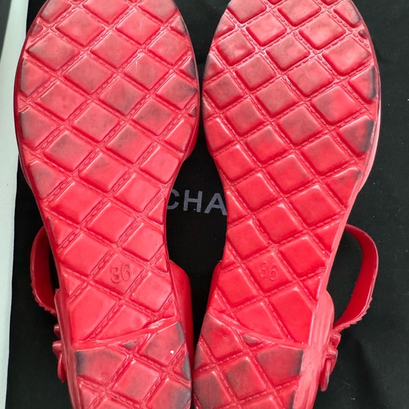 Gorgeous authentic Chanel Camellia jelly sandals size 36. Good condition! - Picture 5 of 7